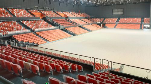 場館座椅的“骨骼”之謎：吹塑 vs 注塑，為何征途座椅選擇氣輔注塑？?